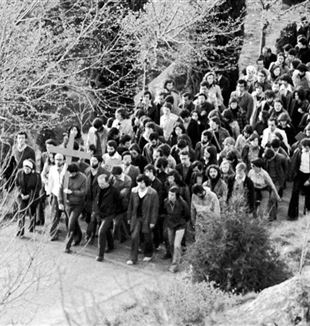 Chemin de Croix pendant la Semaine Sainte des étudiants de CL. San Leo, 1976. © Fraternité de CL