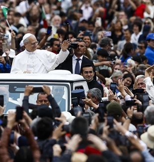 Le pape Léon XIV sur la place Saint-Pierre (©Ansa/Angelo Carconi)